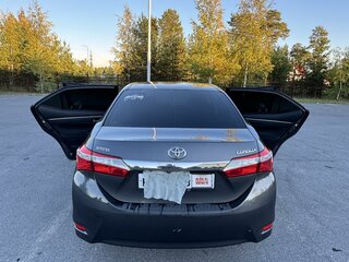 2014 Toyota Corolla XI (E160, E170, E180), серый, 1500000 рублей, вид 4
