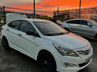2015 Hyundai Solaris I Рестайлинг, белый, 600000 рублей, вид 1