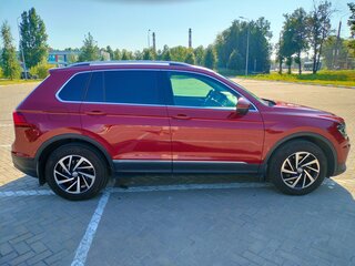 2018 Volkswagen Tiguan II, красный, 2000000 рублей, вид 4