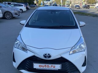 2018 Toyota Vitz III (XP130) Рестайлинг 2, белый, 950000 рублей, вид 1