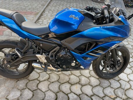 2018 Kawasaki Ninja 650, синий, 551882 рублей, вид 2
