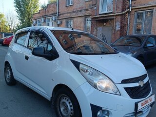 2013 Chevrolet Spark III, белый, 720000 рублей, вид 2