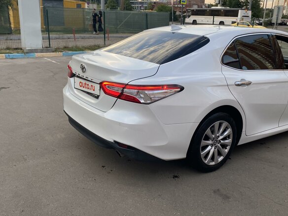2018 Toyota Camry VIII (XV70), белый, 2500000 рублей - вид 15