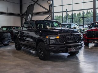 2025 Ram 1500 Crew Cab V Рестайлинг, чёрный, 8590000 рублей, вид 3