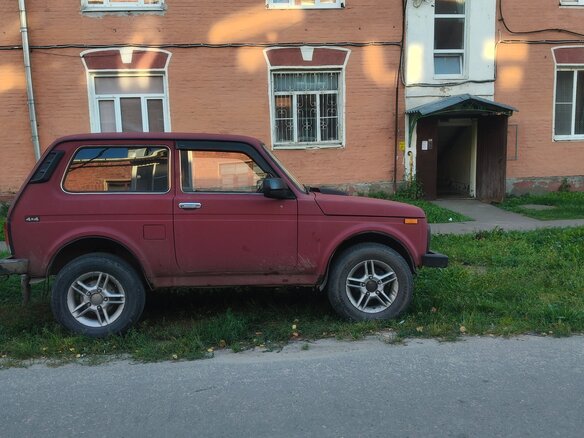 2007 Lada (ВАЗ) 2121 (4x4) I Рестайлинг, красный, 300000 рублей - вид 3