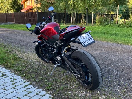 2024 Triumph Street Triple, красный, 1500000 рублей, вид 4