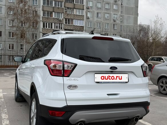 2018 Ford Kuga II Рестайлинг, белый, 1900000 рублей - вид 3