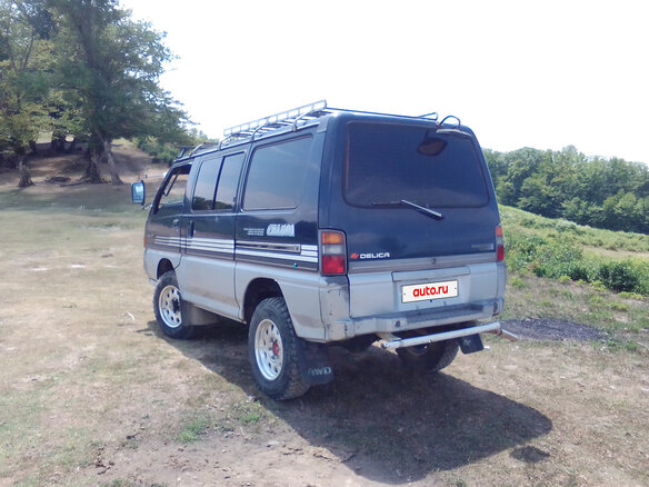 1991 Mitsubishi Delica III, синий, 1100000 рублей - вид 2