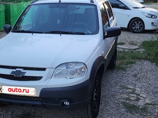 2015 Chevrolet Niva I Рестайлинг, белый, 780000 рублей, вид 1