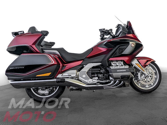2018 Honda GL 1800 Gold Wing, красный, 2740000 рублей