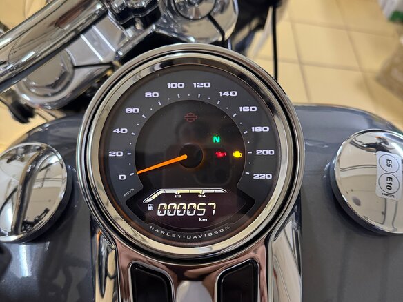 2021 Harley-Davidson Fat Boy, серый, 4000000 рублей - вид 4