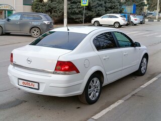 2011 Opel Astra H Рестайлинг, белый, 700000 рублей, вид 2
