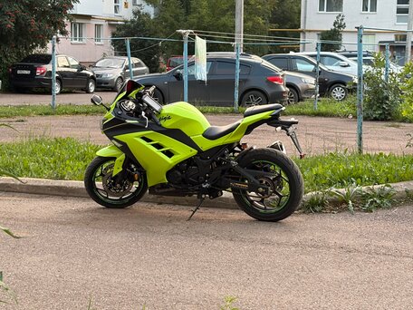 2023 Kawasaki Ninja 300, зелёный, 200000 рублей, вид 2