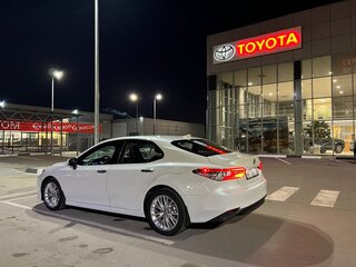 2021 Toyota Camry VIII (XV70), белый, 3970000 рублей, вид 5