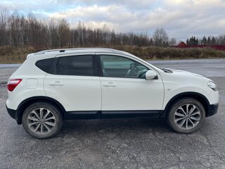 2010 Nissan Qashqai I Рестайлинг, белый, 850000 рублей, вид 3