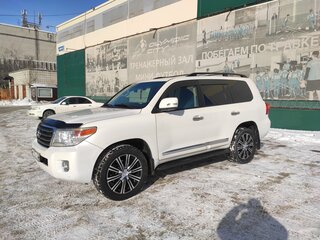 2012 Toyota Land Cruiser 200 Series Рестайлинг 1, белый, 4500000 рублей, вид 1