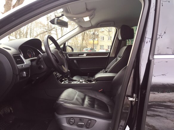 2014 Volkswagen Touareg II, чёрный - вид 7