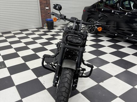 2018 Harley-Davidson Fat Bob, серый, 1790000 рублей, вид 4