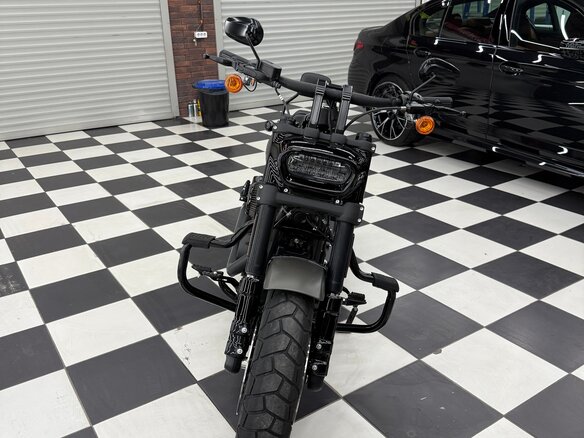 2018 Harley-Davidson Fat Bob, серый, 1790000 рублей - вид 3