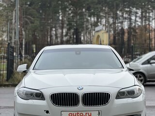2010 BMW 5 серии 528i VI (F10/F11/F07), белый, 2000000 рублей, вид 3