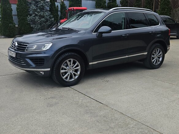 2015 Volkswagen Touareg II Рестайлинг, серый, 2500000 рублей - вид 1