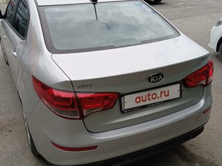 2017 Kia Rio III Рестайлинг, серебристый, 1150000 рублей, вид 4