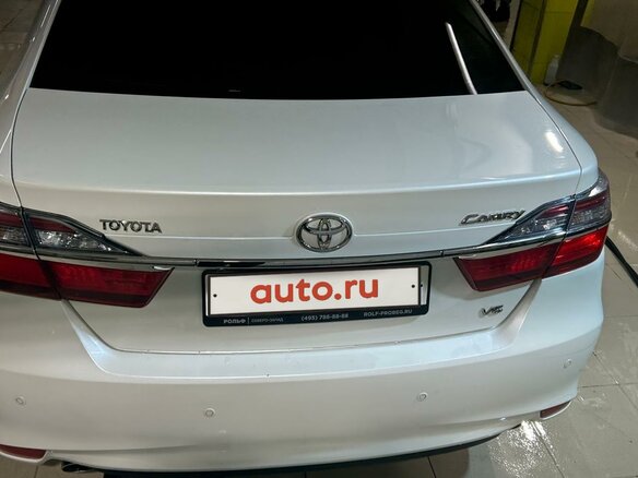 2015 Toyota Camry VII (XV50) Рестайлинг, белый, 2100000 рублей - вид 2