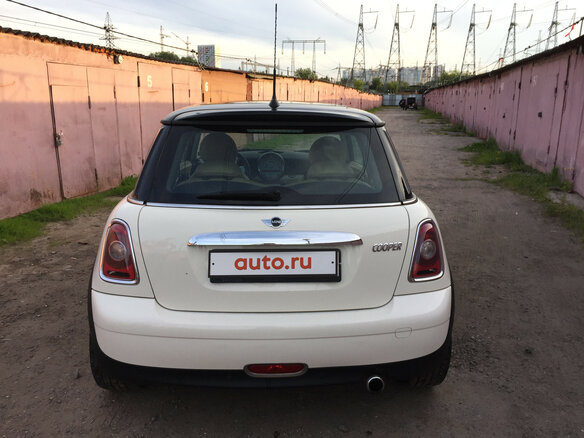 2008 Mini Hatch Cooper II (R56), бежевый - вид 2