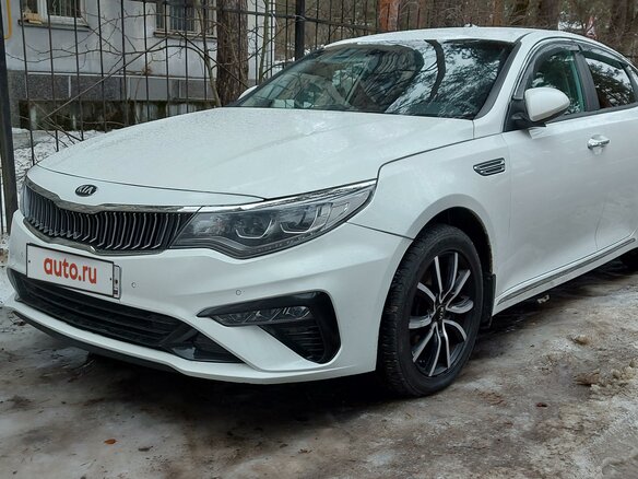 2019 Kia Optima IV Рестайлинг, белый, 2350000 рублей - вид 2