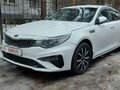 2019 Kia Optima IV Рестайлинг, белый, 2350000 рублей - вид 2