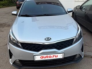 2020 Kia Rio IV Рестайлинг, серый, 1550000 рублей, вид 2