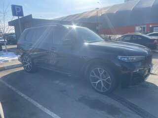 2021 BMW X7 40i I (G07), чёрный, 7299999 рублей, вид 3
