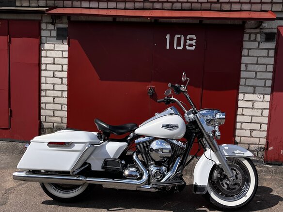 2015 Harley-Davidson Road King, белый, 960000 рублей