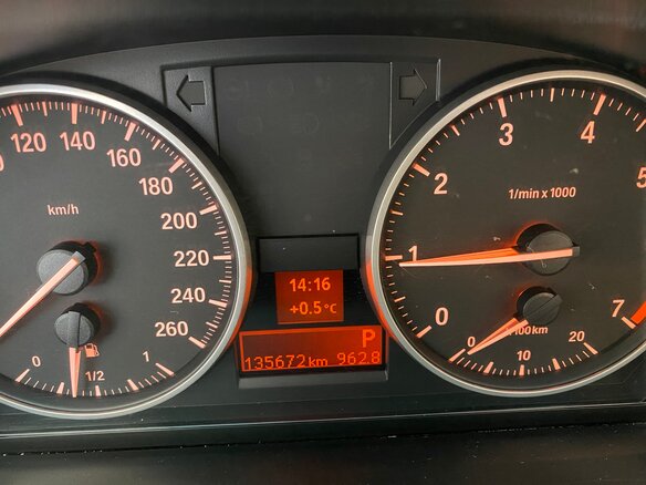 2011 BMW X1 20i I (E84), коричневый, 1850000 рублей - вид 10