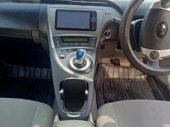 2011 Toyota Prius III (XW30), белый, 900000 рублей - вид 12
