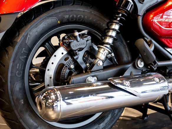 2026 Royal Enfield Super Meteor, пурпурный, 792000 рублей - вид 5