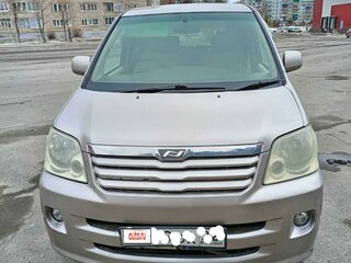 2003 Toyota Noah I (R60), серый, 1050000 рублей, вид 2