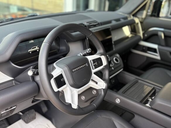 2023 Land Rover Defender 110 II, серый, 12500000 рублей - вид 12