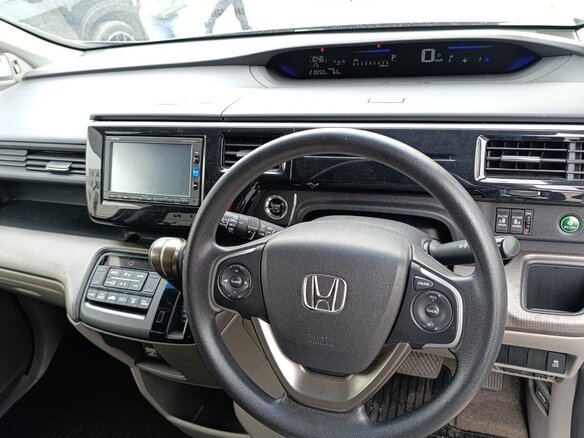 2016 Honda Stepwgn V, серый, 1800000 рублей - вид 12