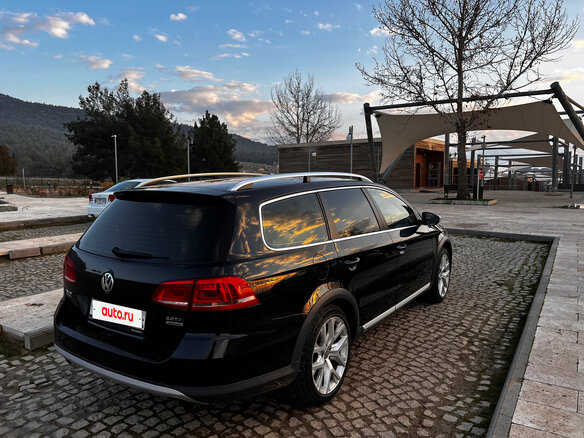 2013 Volkswagen Passat Alltrack B7, чёрный - вид 1