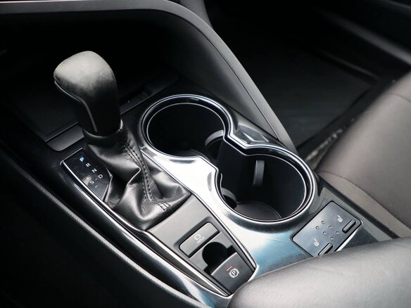 2019 Toyota Camry VIII (XV70), чёрный, 2150000 рублей - вид 11