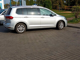 2018 Volkswagen Touran II, серебристый, 1795000 рублей, вид 4