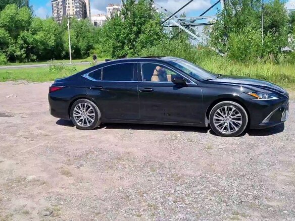 2020 Lexus ES 250 VII, чёрный, 3800000 рублей - вид 3