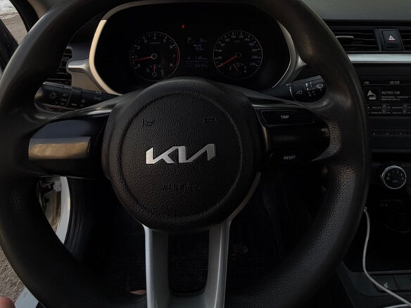 2022 Kia Rio IV Рестайлинг, белый, 1000000 рублей - вид 6