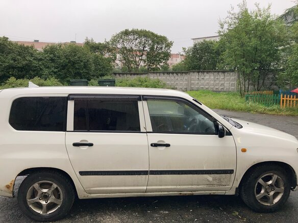 2004 Toyota Probox I, белый, 720000 рублей - вид 2