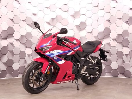 2025 Honda CBR 650R, красный, 1285000 рублей, вид 2