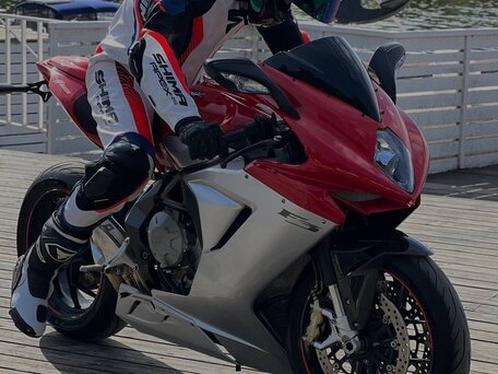 2013 MV Agusta F3 675, красный, 890000 рублей, вид 1