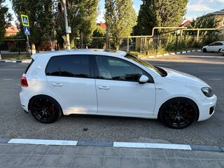 2010 Volkswagen Golf GTI VI, белый, 1900000 рублей, вид 3