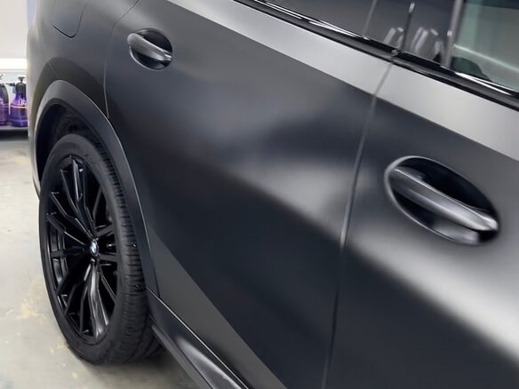 2020 BMW X6 40i III (G06), чёрный, 7000000 рублей - вид 4