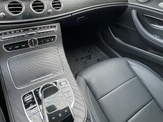 2017 Mercedes-Benz E-Класс 300 V (W213, S213, C238), чёрный, 3900000 рублей, вид 4